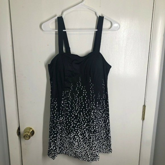 SwimsuitsForAll Other - NWT Swimsuits For All One Piece Swimdress Black & White SZ 10 Built In Bra NEW